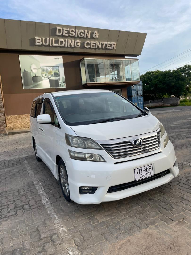 2010 TOYOTA VELLFIRE STATION WAGON White - Side View